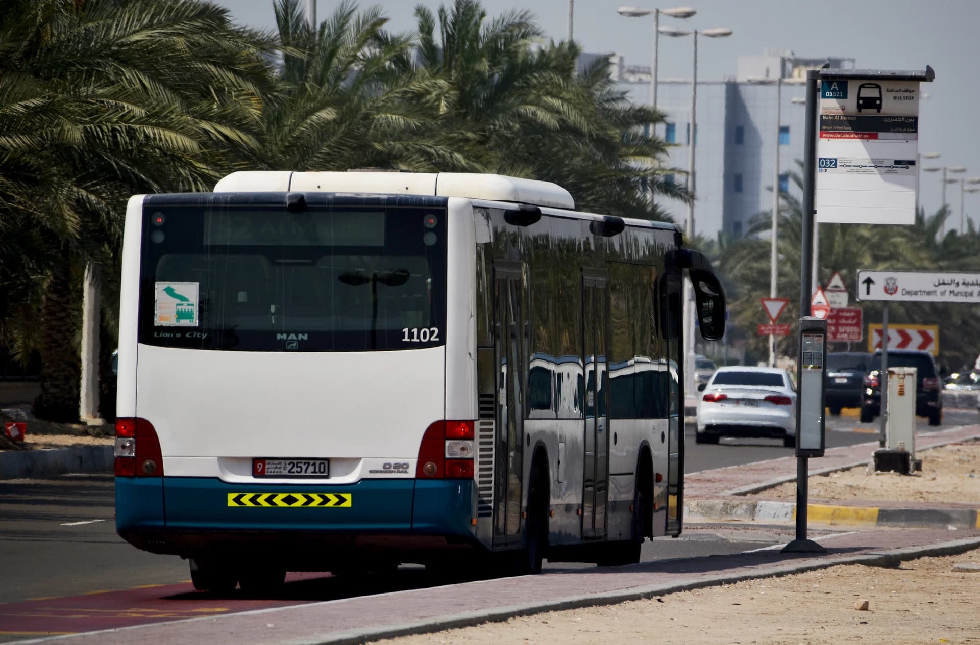 Public bus at an Abu Dhabi stop in 2016; archive photograph, not the new payment system